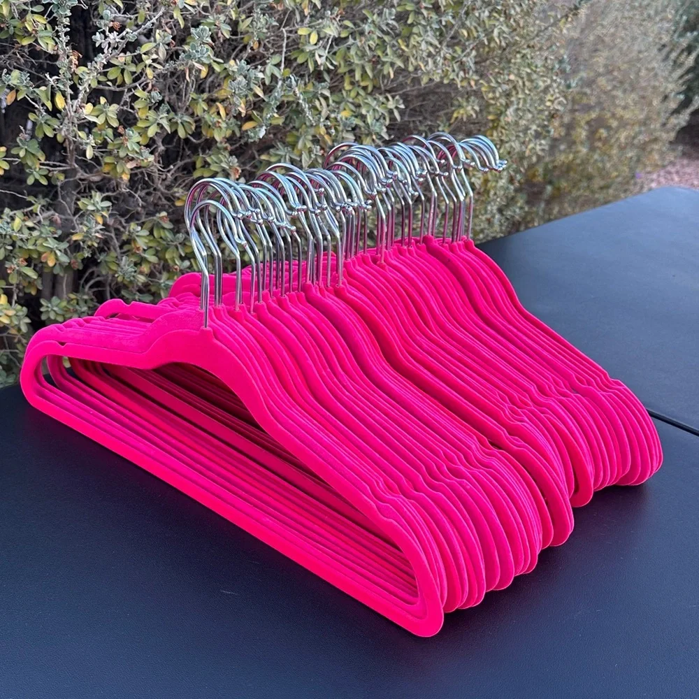 Velvet hangers heavy duty set of 50 count, used-great condition.